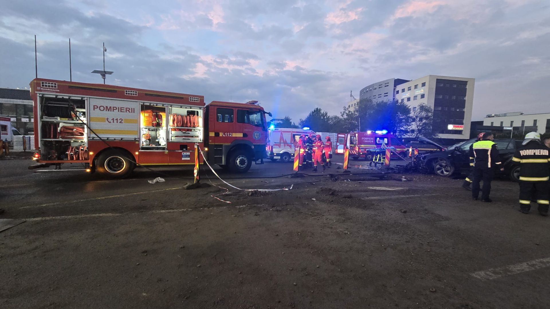 Accident la ieșirea din Cluj-Napoca spre Florești: Cinci oameni au fost duși la spital. A fost nevoie de pompieri, SMURD și ambulanță la fața locului