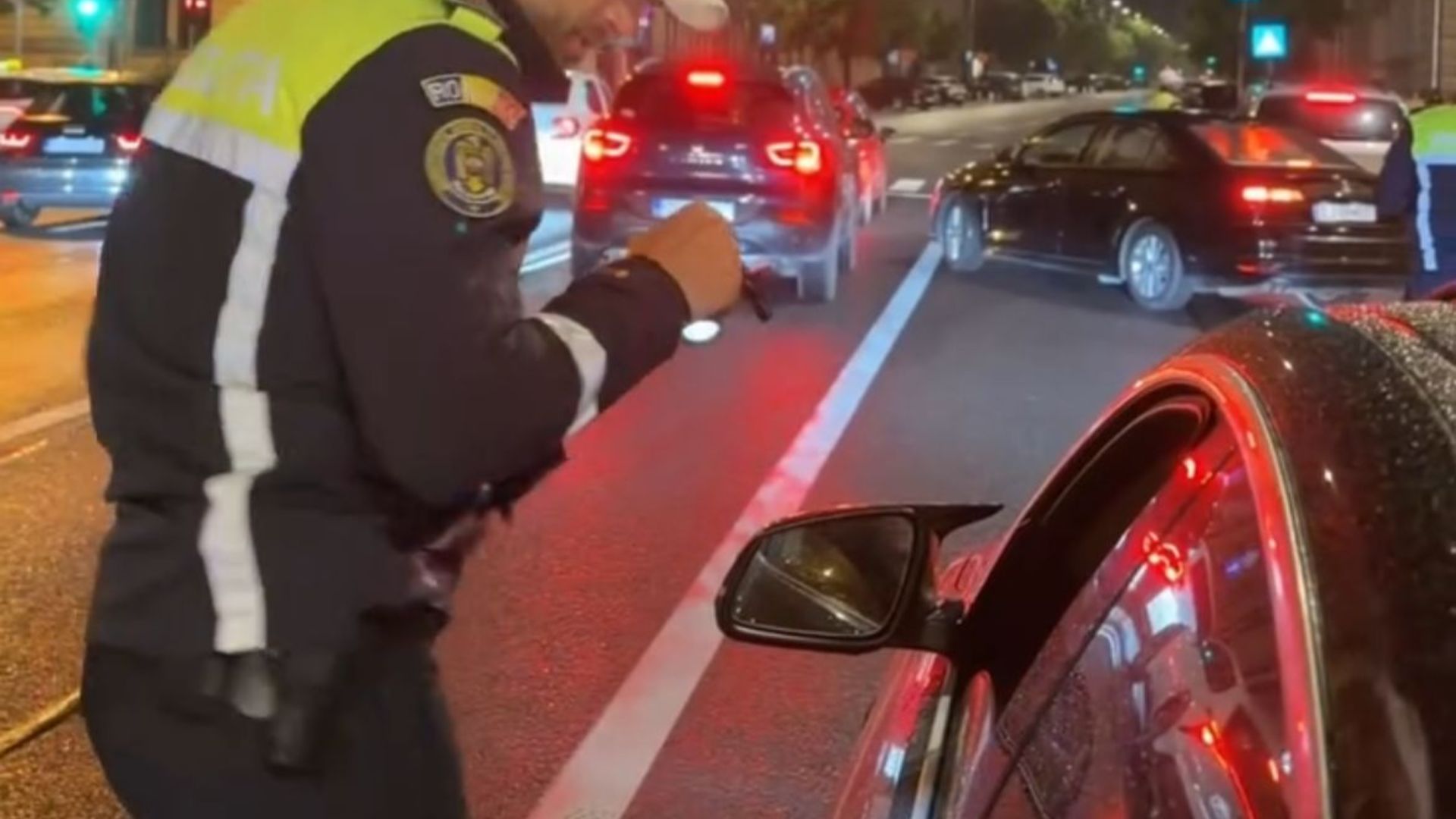 Acțiuni în forță pe șoselele din Cluj: Sute de șoferi verificați, permise reținute și cazuri de alcool la volan depistate într-o singură seară - VIDEO