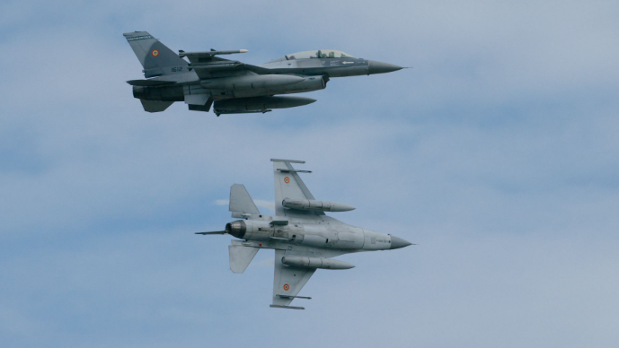 Armata Română este în alertă! Au fost ridicate de urgență două avioane F-16. Populația a fost rugată să nu iasă din casă