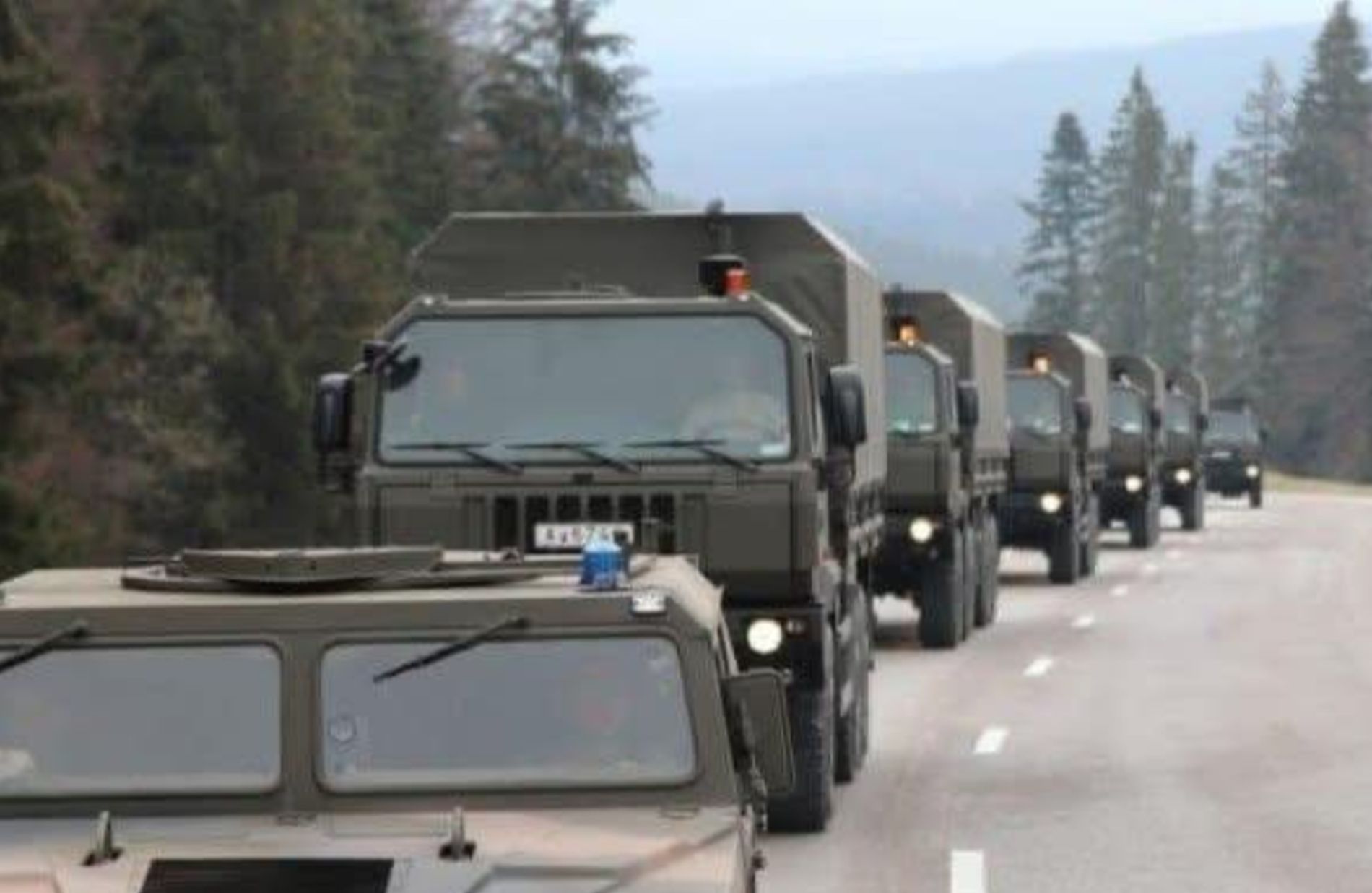 ATENȚIE, șoferi clujeni! Coloane militare vor traversa județul începând de luni, 25 mai. Armata anunță deplasări pe mai multe rute importante din județ
