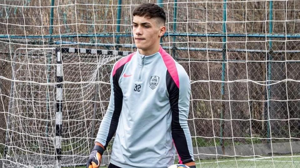 „Bijuteria” din vestiarul CFR de care puțină lume a auzit. A plecat de la 9 ani de acasă pentru a se face fotbalist: „Țineți minte acest nume”
