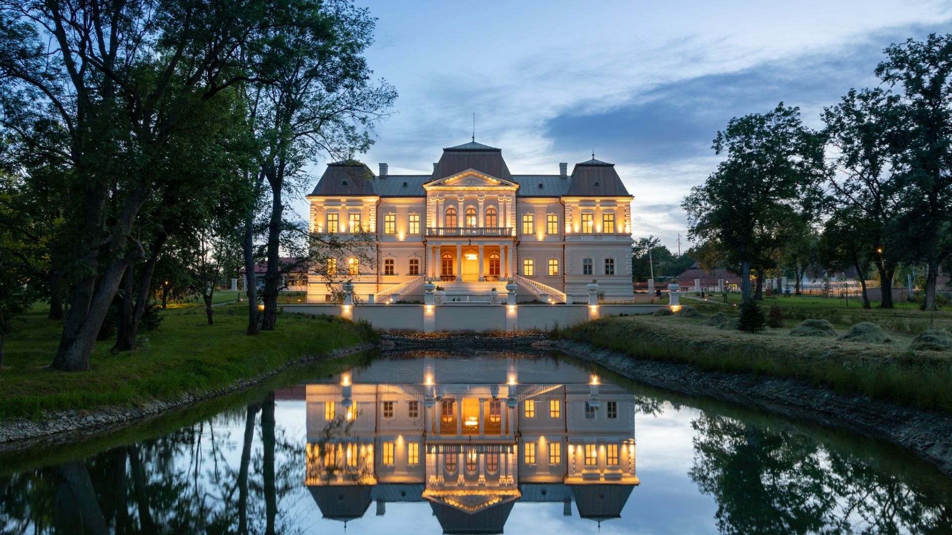 Castelul Bánffy din Cluj cucerește Europa! Monumentul istoric din Răscruci a fost premiat pentru una dintre cele mai uimitoare restaurări culturale