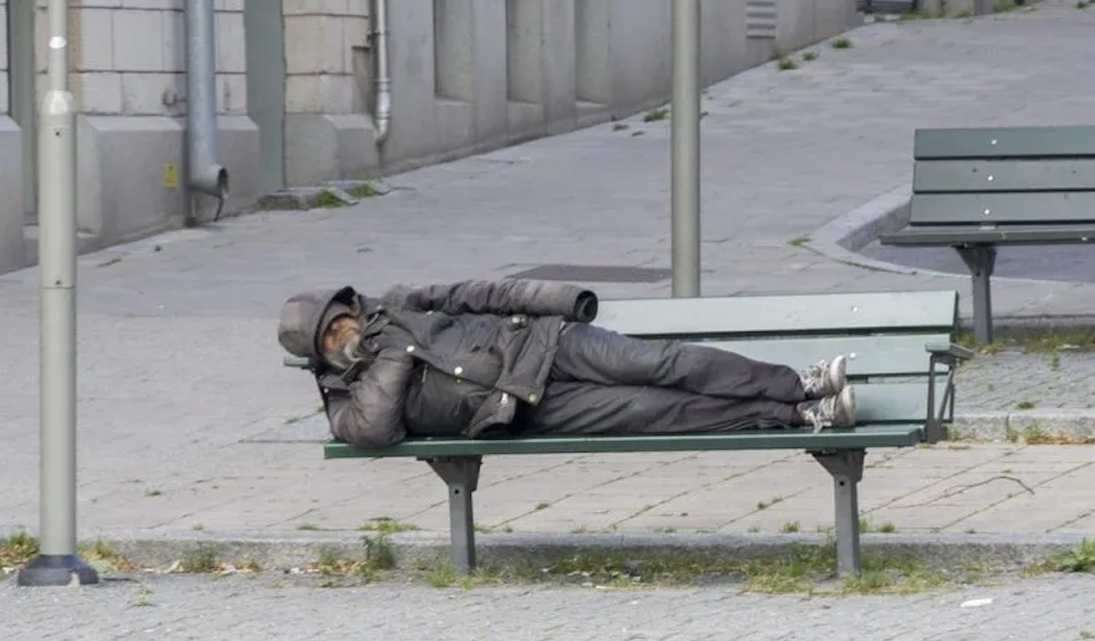 Clujenii sunt îngrijorați că sunt tot mai mulți oameni „sub influența” substanțelor interzise prin oraș: „Ce se poate face în privința lor?”