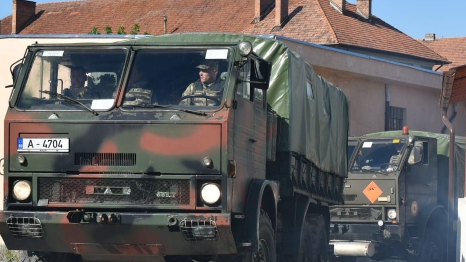 Coloane militare masive apar pe drumurile din Cluj! Șoferii sunt avertizați să circule cu mare atenție în următoarele zile