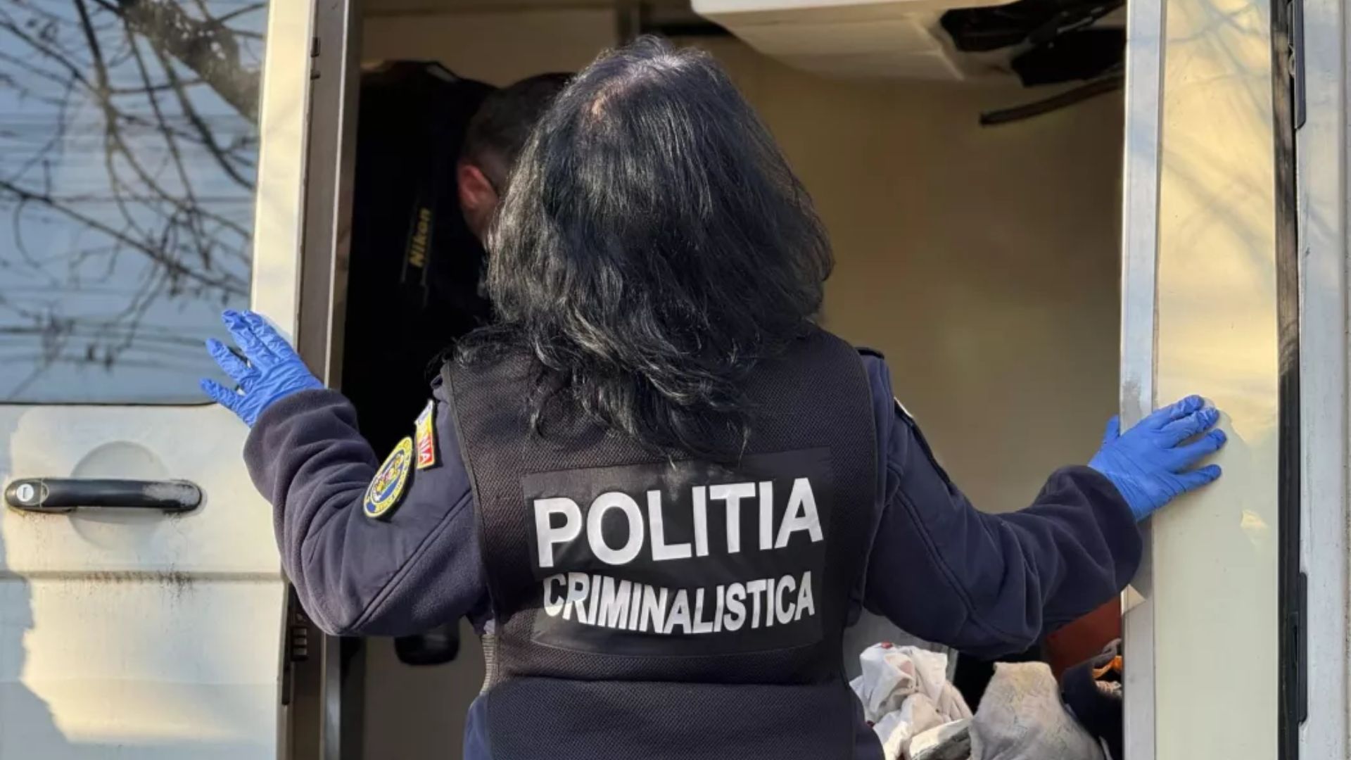 Crimă șocantă: O elevă de 18 ani a fost găsită moartă pe un câmp, iar principalul suspect este un recidivist condamnat pentru omor. E de negăsit