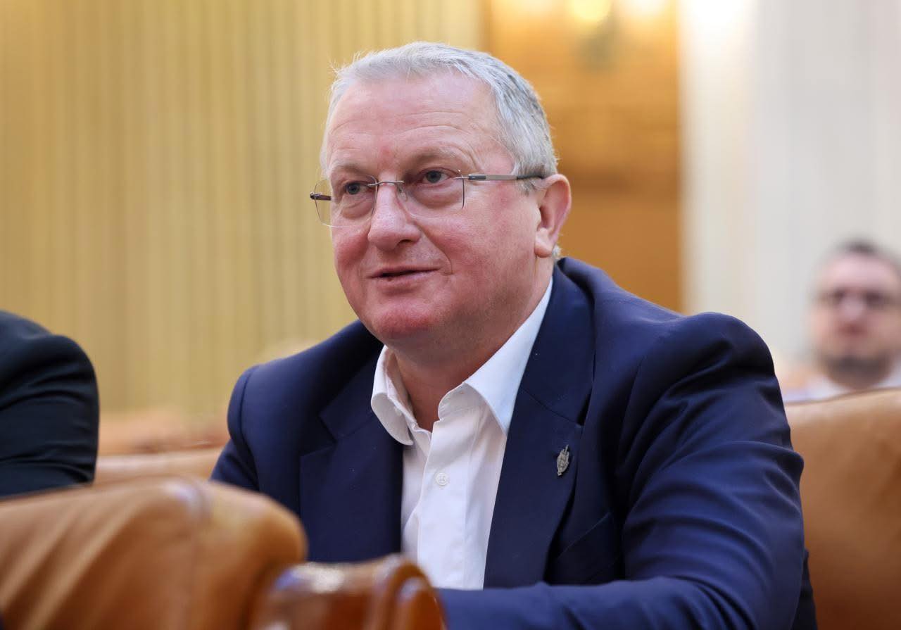 Deputatul clujean Remus Lăpușan a votat pentru scutirea de acciză pentru pălinca produsă în gospodării: „Pălinca înseamnă identitate și respect”