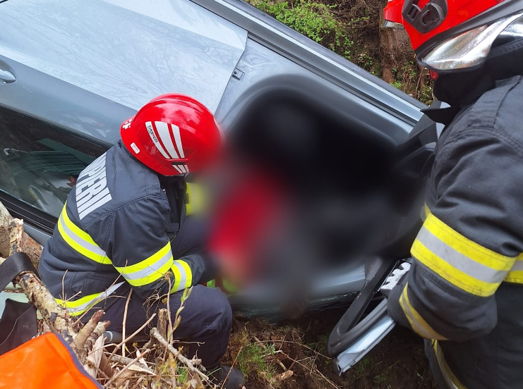 Doi tineri implicați în gravul accident în zona Muntele Băișorii din Cluj! Au fost transportați de urgență la spital