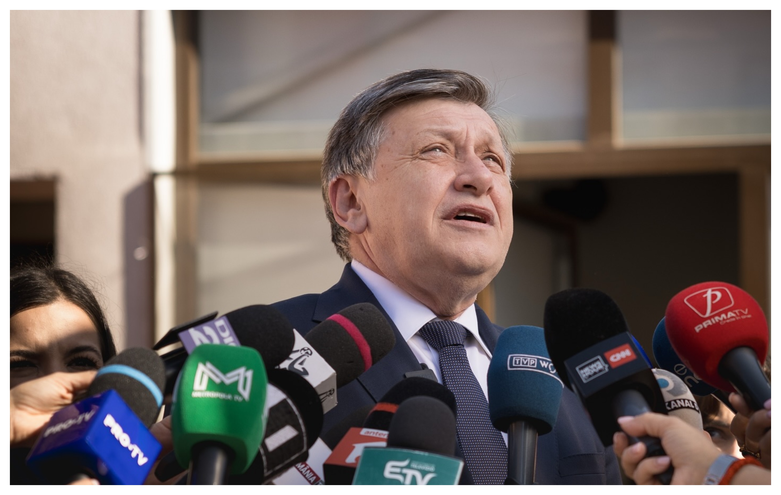 Fostul candidat la prezidențiale Crin Antonescu, derapaj la adresa celor care îl înjură: „Sunteți idioți reali cu minte puțină și ură enormă”