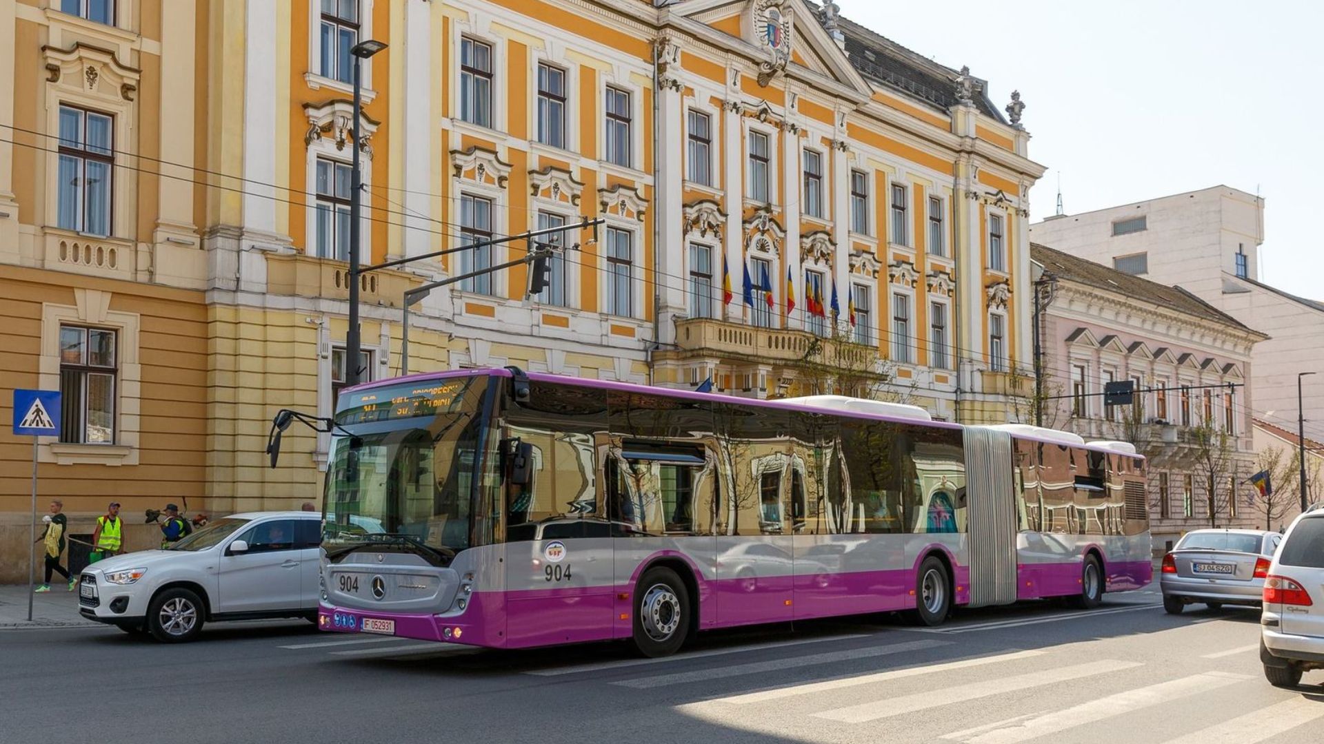 Gest impresionant făcut de un șofer CTP Cluj! A coborât din autobuz ca să ajute o femeie aflată în dificultate: „A fost un gest de mare omenie”