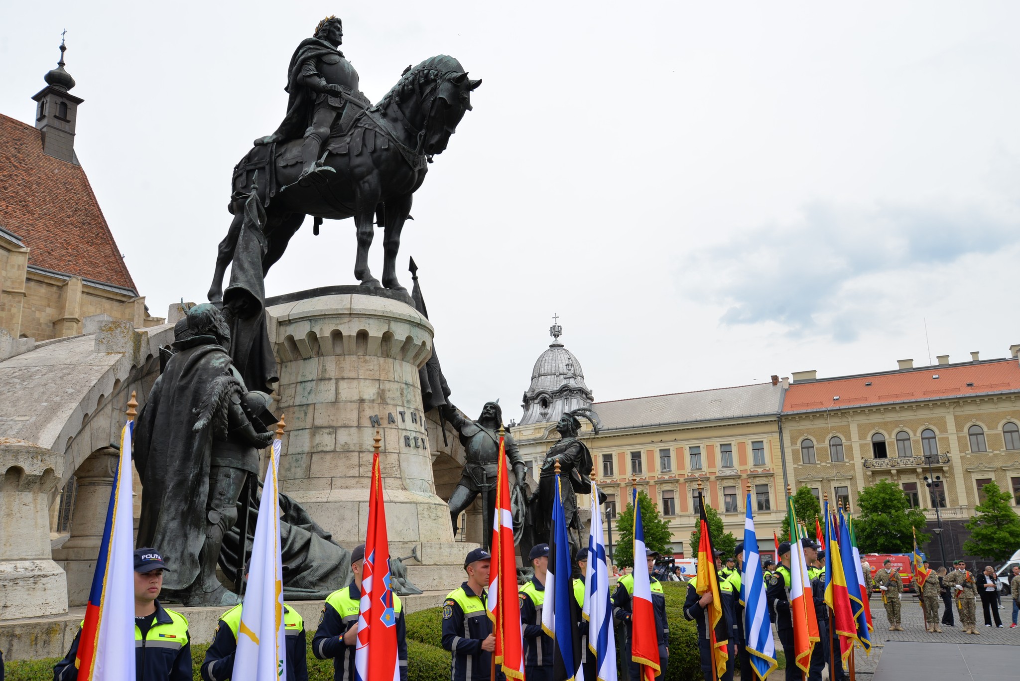IMAGINI CARE ÎȚI TAIE RESPIRAȚIA! Centrul Clujului, cucerit de ceremonii militare și momente solemne