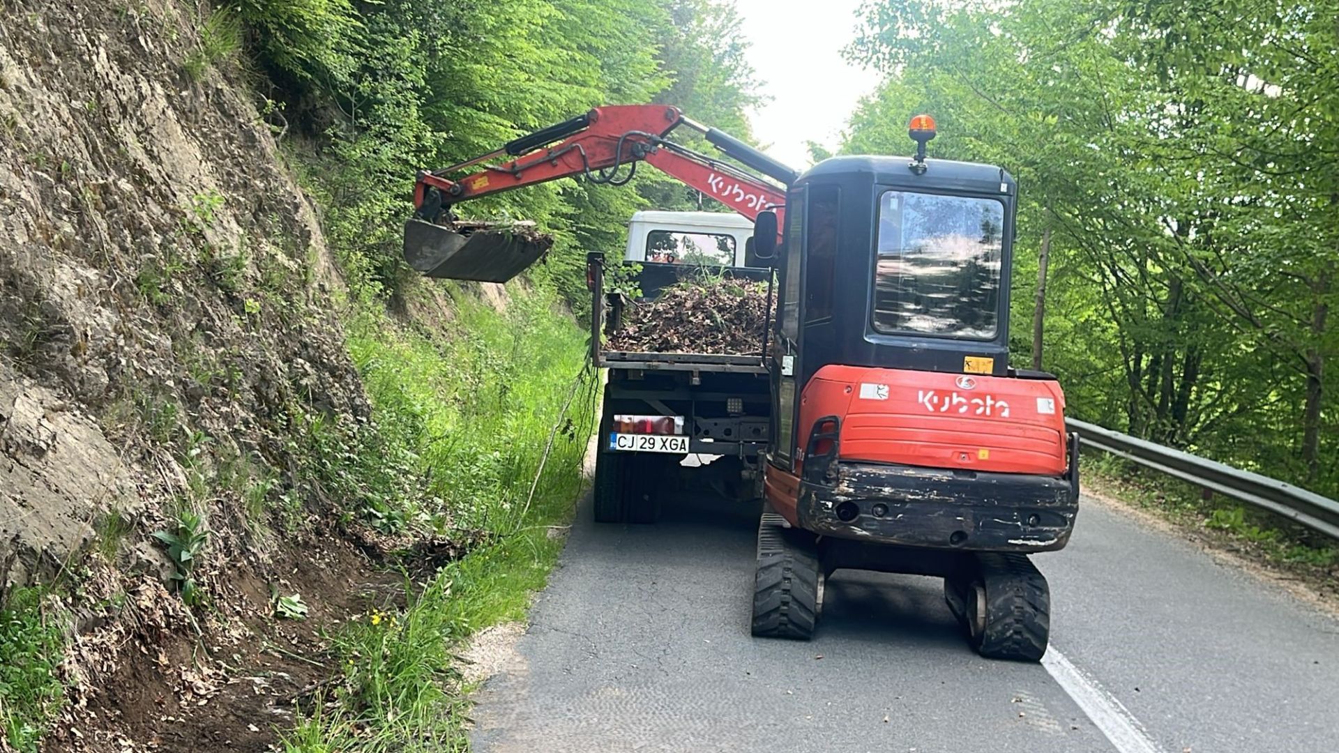 Lucrări de amploare pe DJ 103H: Un drum esențial din zona de munte a Clujului intră într-un proces de modernizare și întreținere. 19 kilometri vizați