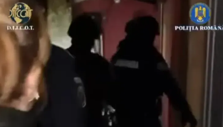 Mamă și fiică, arestate pentru trafic de substanțe psihoactive. Au fost prinse în flagrant de anchetatori