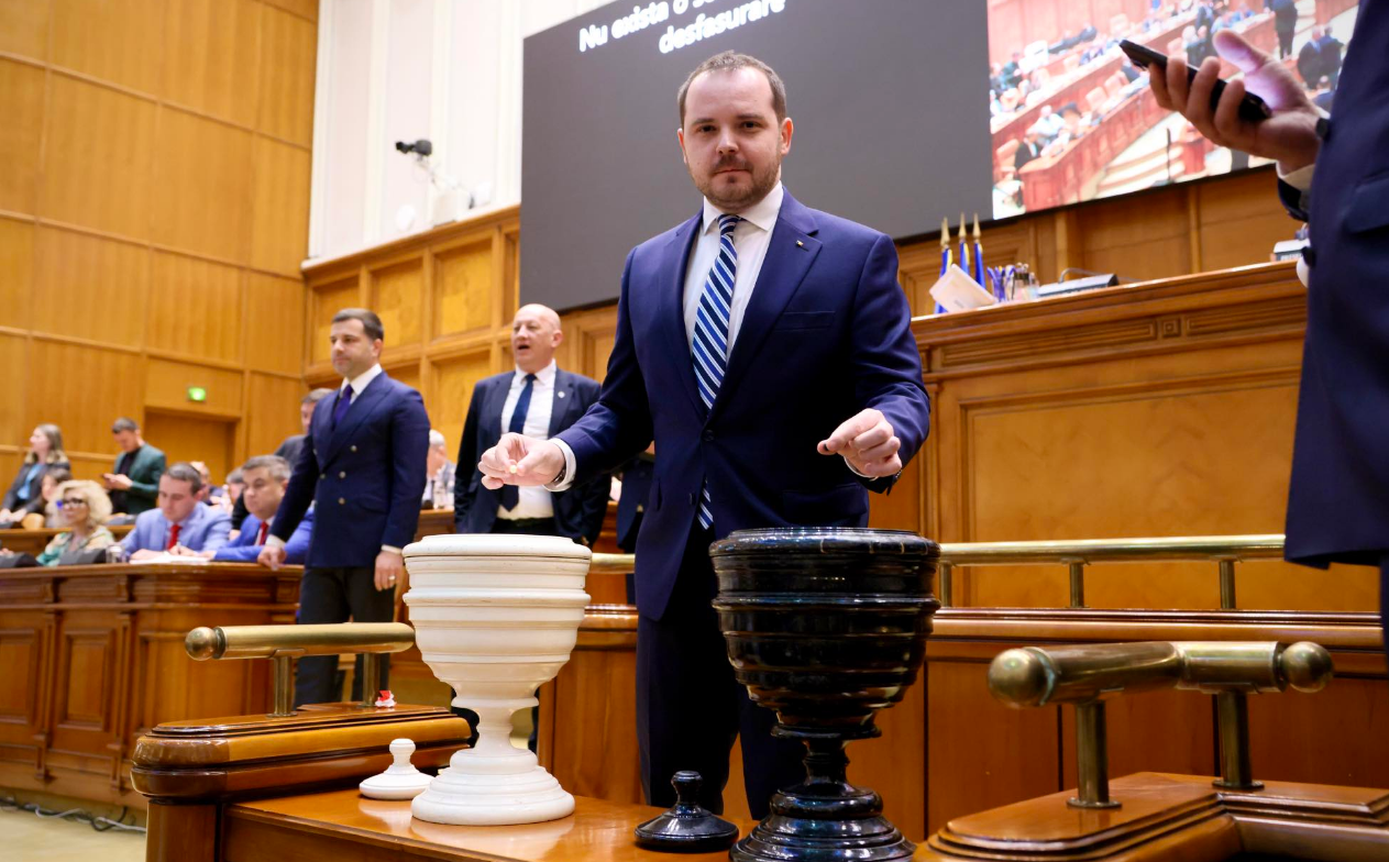 Ministrul Rogobete, spulberat de fanii lui pe Facebook, după votul moțiunii: „Am crezut că sunteți singurul PSD-ist OK. Greșeala mea. Mare dezamăgire”