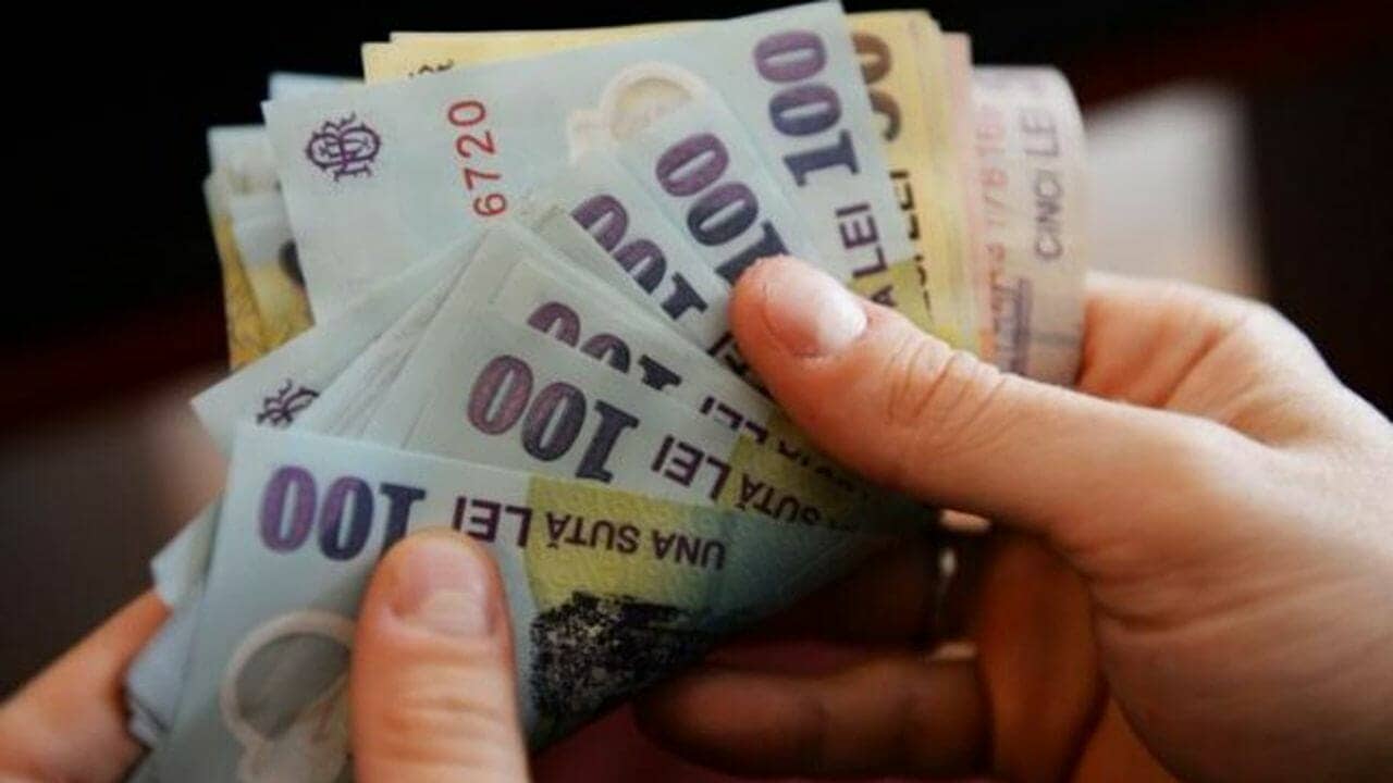 Noua lege a salarizării bugetare, criticată dur de patronat: angajații de la stat vor câștiga în continuare mult mai mult decât cei din privat