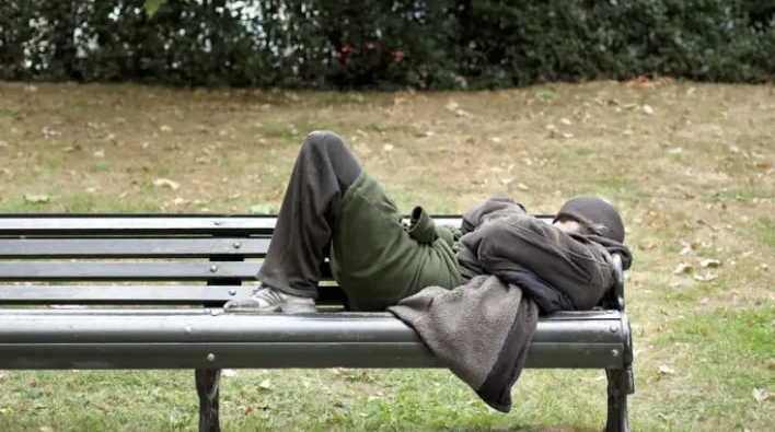 Probleme în Parcul Central din Cluj-Napoca! Cetățenii cer intervenția Poliției Locale: „S-au mutat acolo”