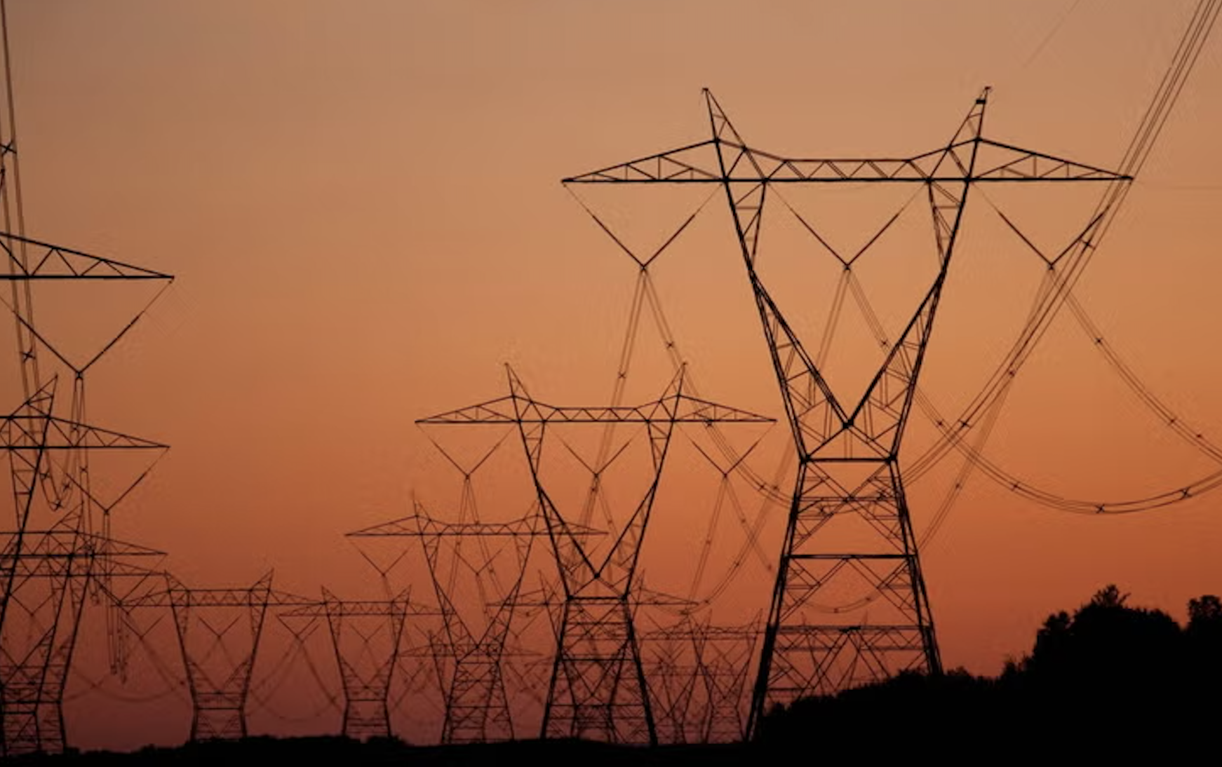 România vinde curent la 50 euro și îl cumpără înapoi la 250: De ce plătim noi scump pentru energia pe care am produs-o deja: „Fără stocare suficientă”