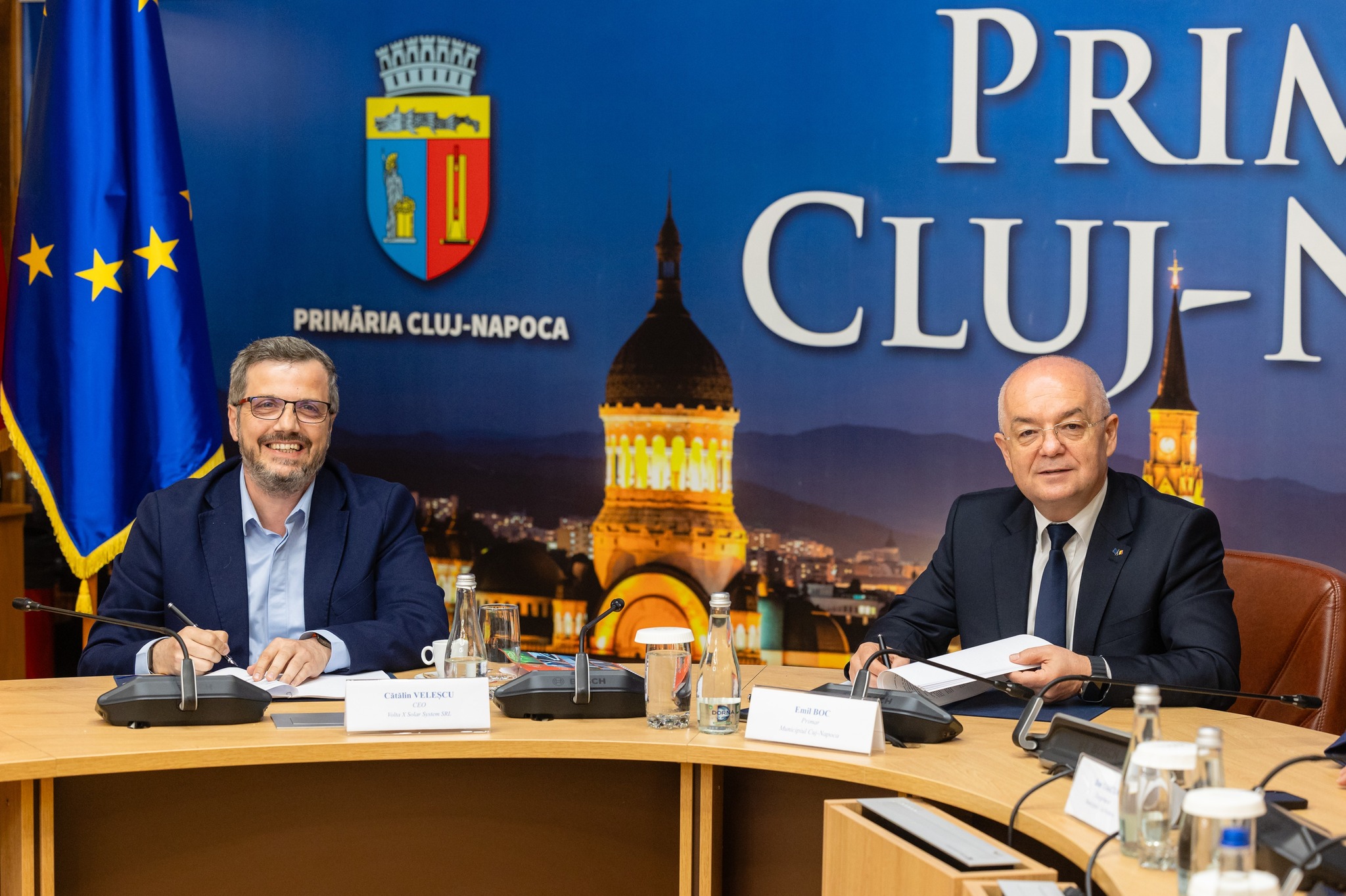 S-a semnat contractul pentru parcul solar din Cluj-Napoca! 6.900 de panouri fotovoltaice și economii de milioane de lei pe an la bugetul orașului