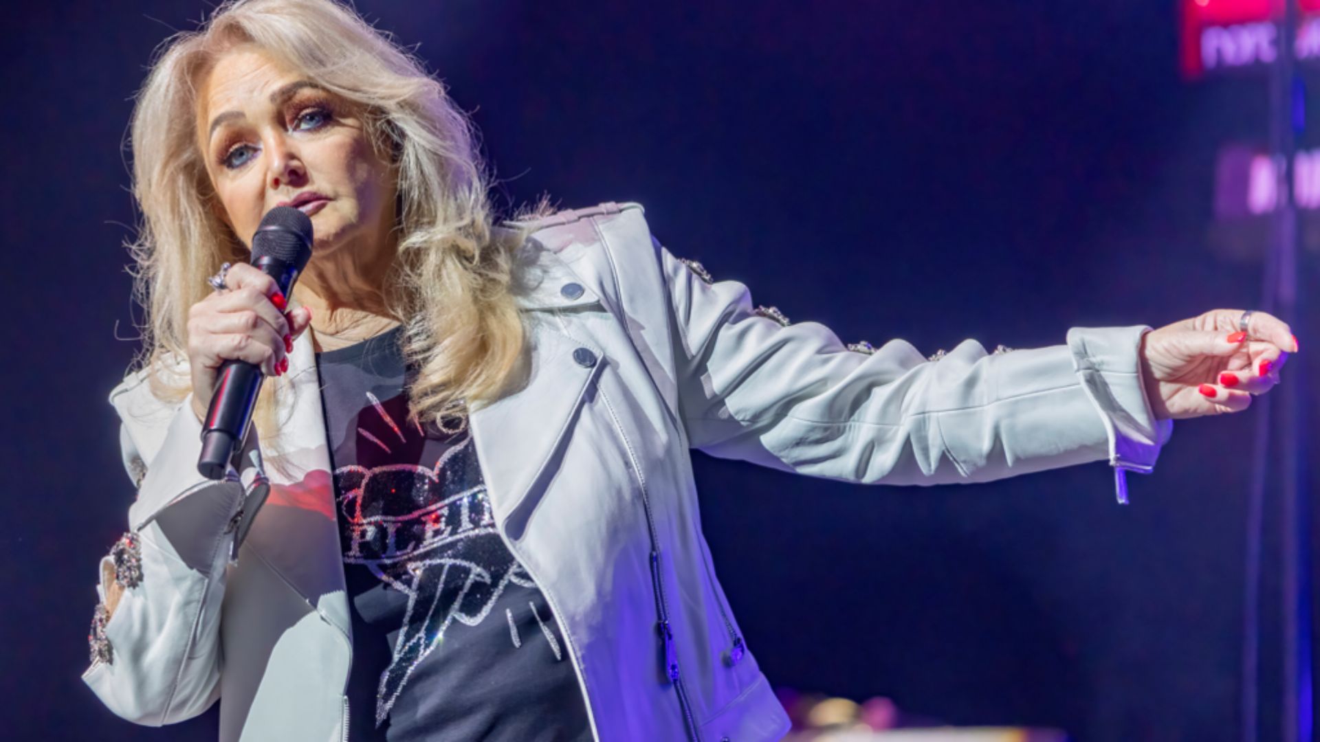 Situație gravă pentru Bonnie Tyler, legenda muzicii retro: Artista este în comă la Terapie Intensivă în Portugalia. Aceasta a concertat și la Cluj