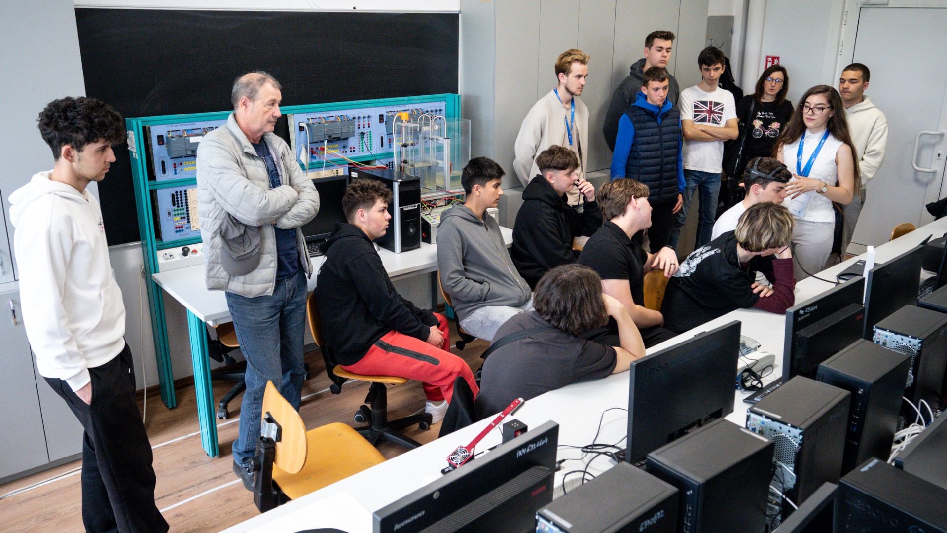 Tehnologia viitorului a cucerit Clujul! Roboți inteligenți, drone cu AI și simulatoare de zbor au transformat UTCN într-un adevărat laborator SF