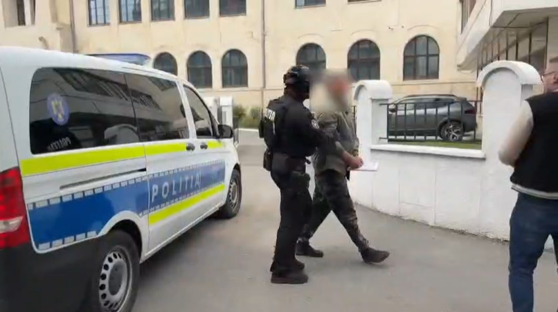 Tentativă de omor în Cluj-Napoca! O femeie a fost găsită inconștientă după ce ar fi fost înjunghiată de soț. Atacatorul a fost arestat VIDEO