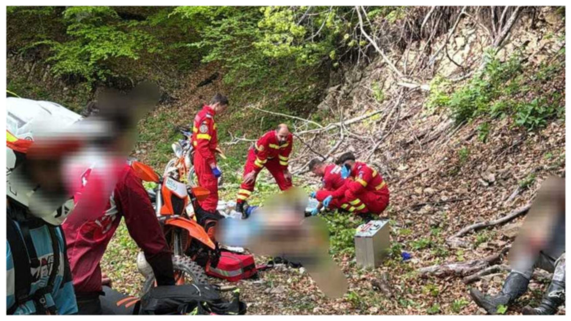 Tragedie după o tură de enduro: Un tânăr de 19 ani a murit după ce a căzut cu motocicleta într-o prăpastie. Eforturile de resuscitare, în zadar