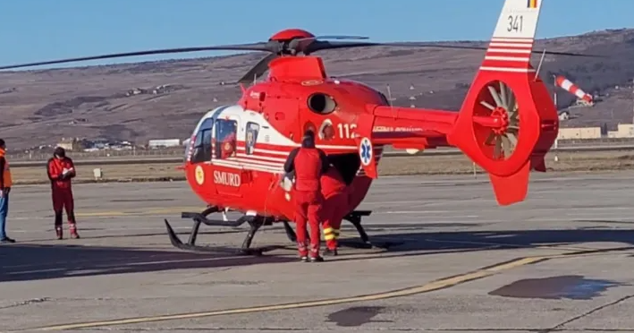 Un bărbat de 55 de ani se luptă între viață și moarte, după ce s-ar fi autoincendiat! A fost trimis de urgență elicopterul SMURD. Situația este critică