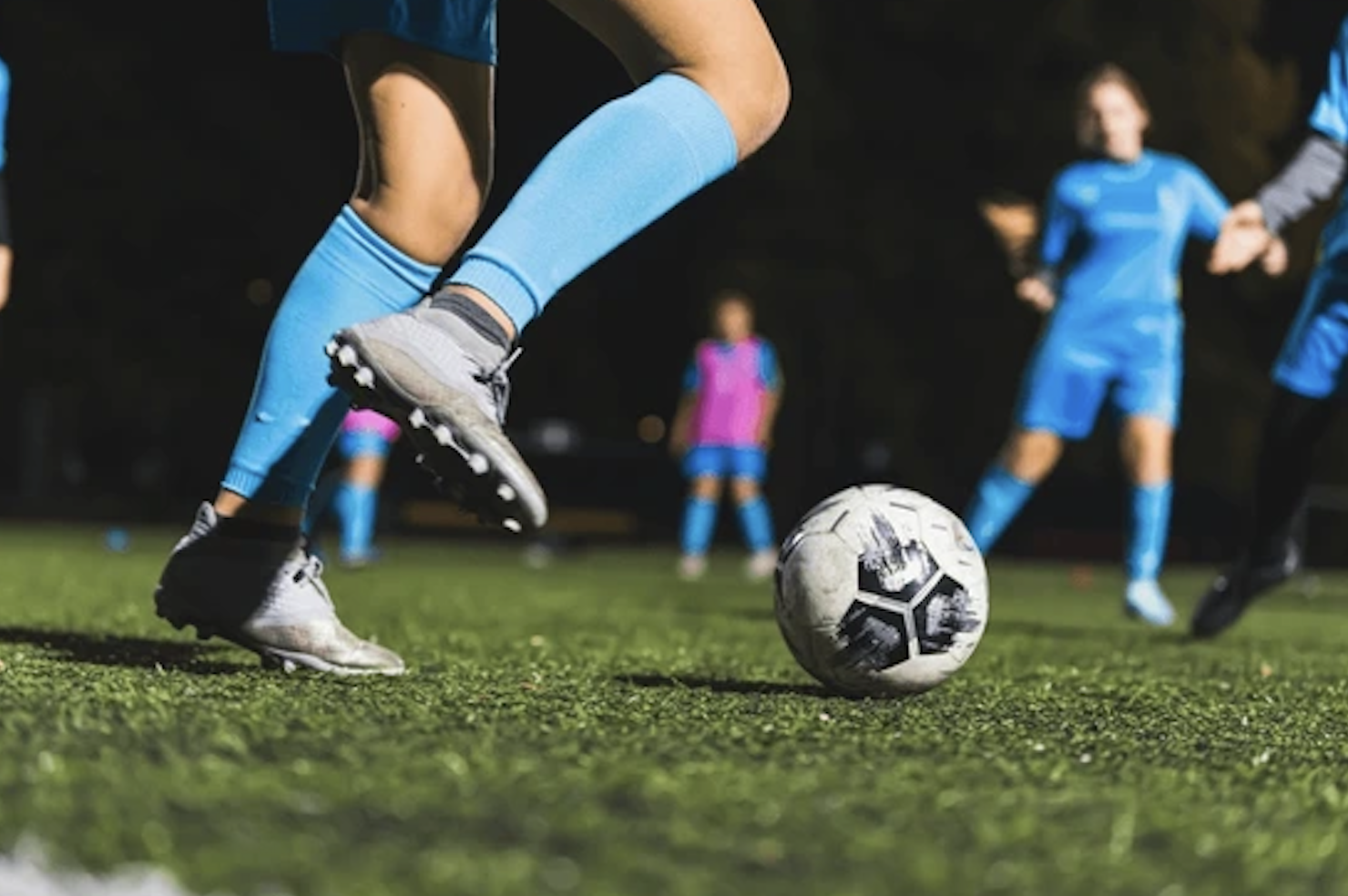 Un clujean nu mai are liniște chiar la el în casă! Parcare transformată în teren de fotbal pentru copii: „Părinții acestora au urlat mai tare”