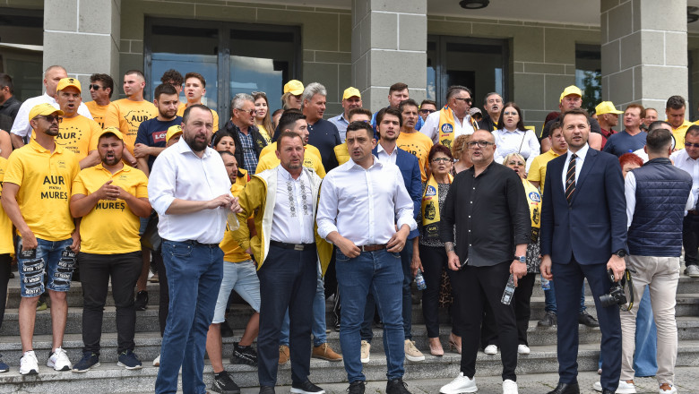 Un consilier local din Cluj-Napoca contestă tentativa Primăriei Cluj-Napoca de a construi grădini suspendate pe parkingul Primăriei