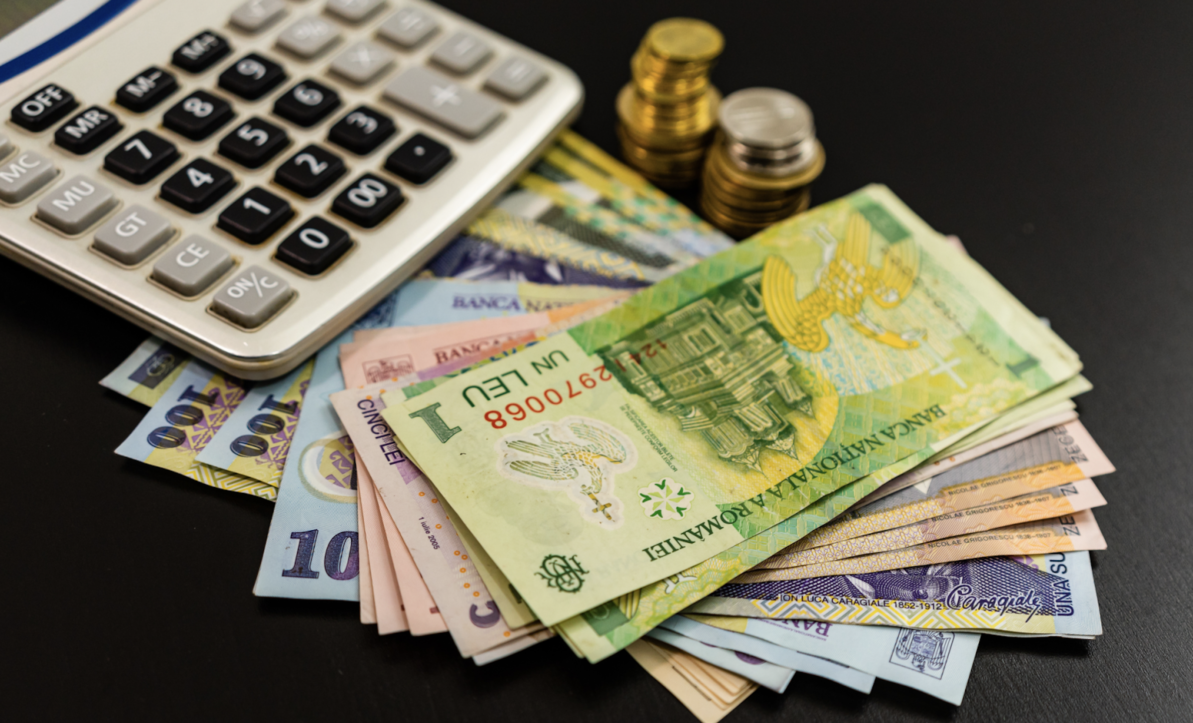 Unul dintre cele mai mari hipermarketuri din România afișează acum salariile! Cât câștigă lunar un șef de raion sau un lucrător comercial