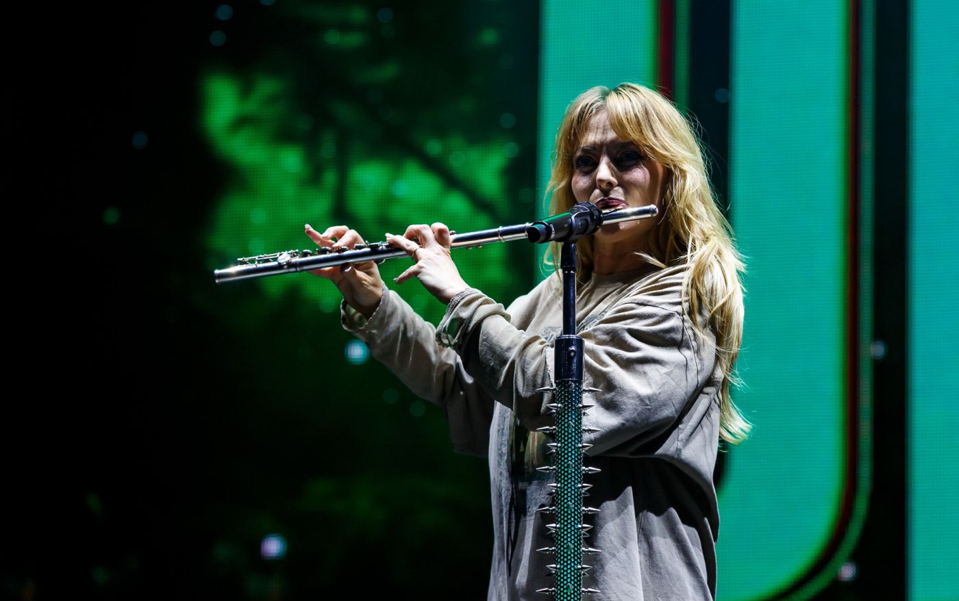 VIDEO / FOTO. Delia a electrizat centrul orașului la Zilele Clujului 2026. Zeci de mii de oameni au cântat alături de artistă în Piața Unirii
