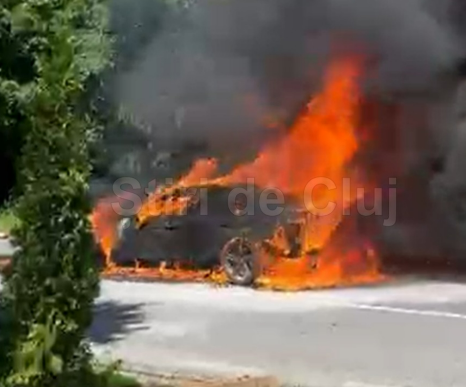 VIDEO. Mesaj emoționant al mamei șoferiței mașinii ce a ars pe drumul Sfântul Ioan, din Cluj: Un șofer a intrat mașina în flăcări să-i salveze bunurile!