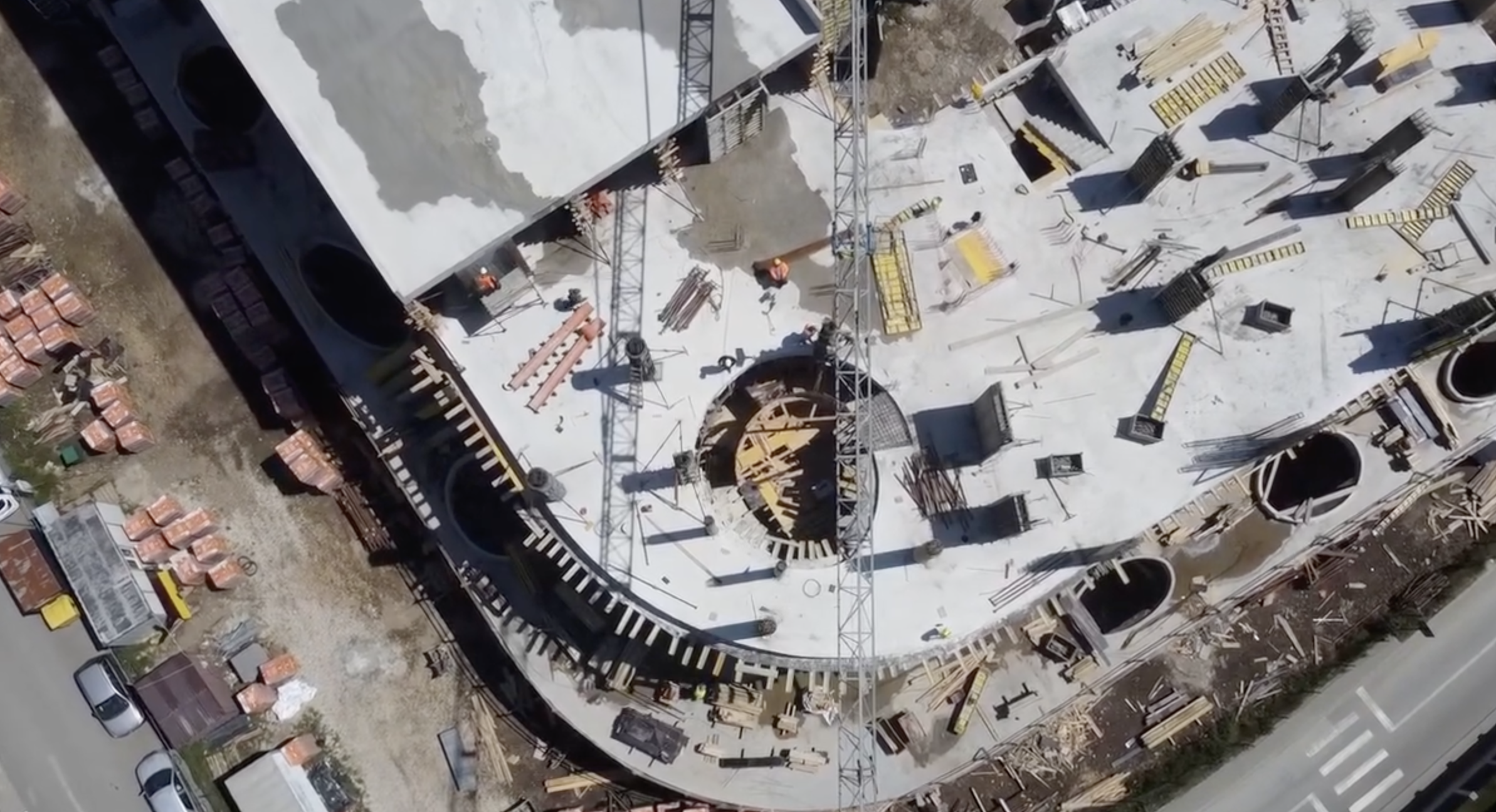 VIDEO. Școala mult așteptată din Florești avansează rapid! Primul corp are structura finalizată 100%, al doilea a ajuns la 80%: Imagini noi de pe șantier