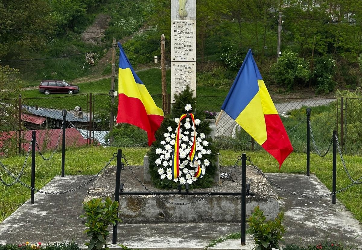 Ziua Eroilor, cinstită la Apahida! Coroane de flori depuse la monumentele și troițele din toate satele comunei, într-un gest de omagiu față de cei căzuți