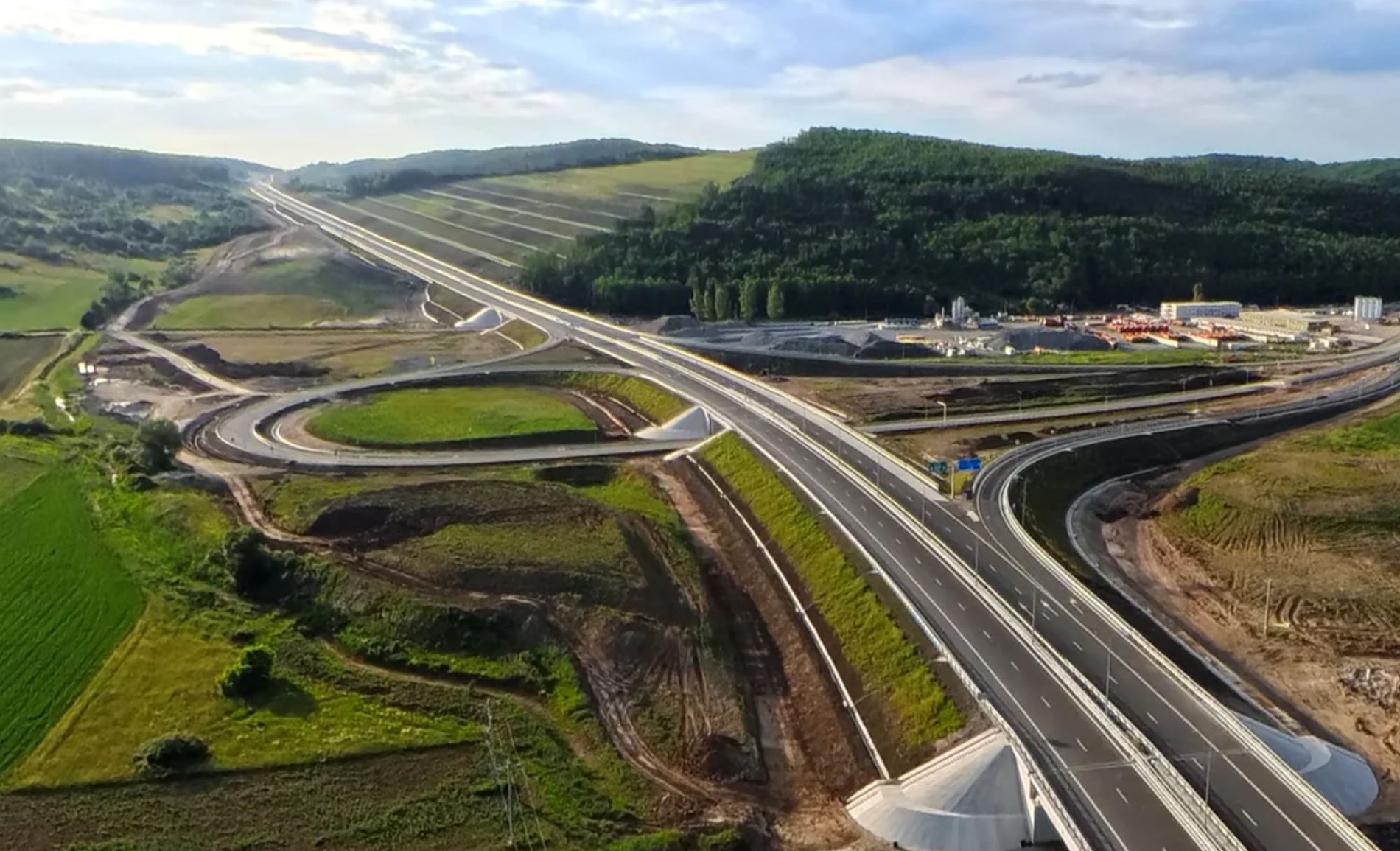 2026, anul marilor inaugurări de autostrăzi. Până la 240 de kilometri ar putea fi deschiși circulației, inclusiv pe Autostrada Transilvania