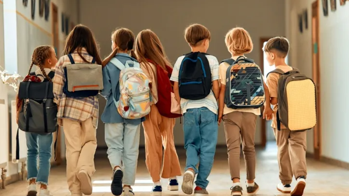 A început vacanța mare! Elevii au scăpat de școală și intră în aproape 3 luni de libertate