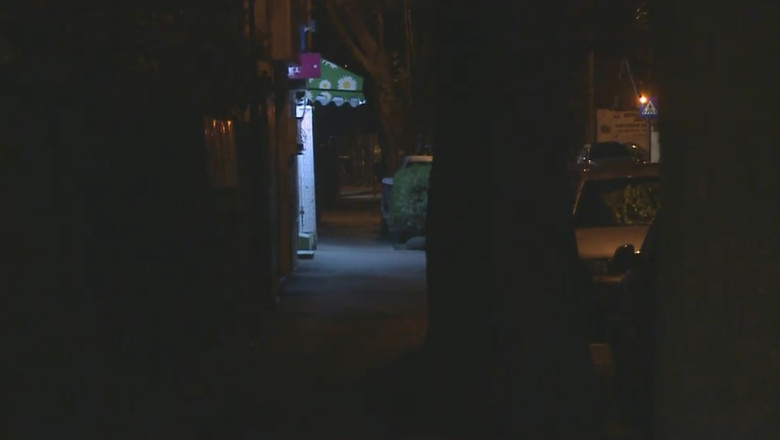 A pândit-o noaptea pe stradă, a urmărit-o printre mașini și i-a smuls telefonul din mână cu forța: Un clujean de 19 ani, la pușcărie cu executare