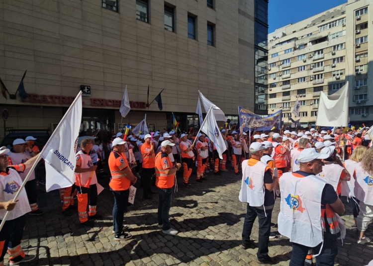 A venit rândul sistemului medical să se revolte. Ambulanțierii protestează în fața ministerelor, iar medicii legiști își suspendă activitatea. Ce va urma?