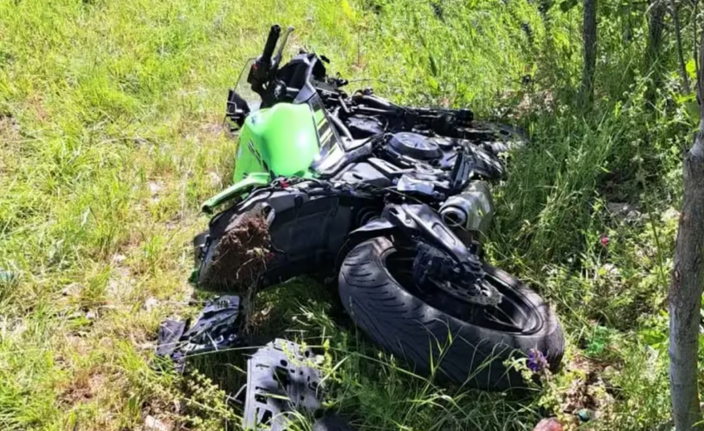 Accident grav în Cluj: Un copil de 13 ani, rănit acum într-un impact puternic cu motocicleta. A fost preluat de elicopterul SMURD, de la Muntele Rece