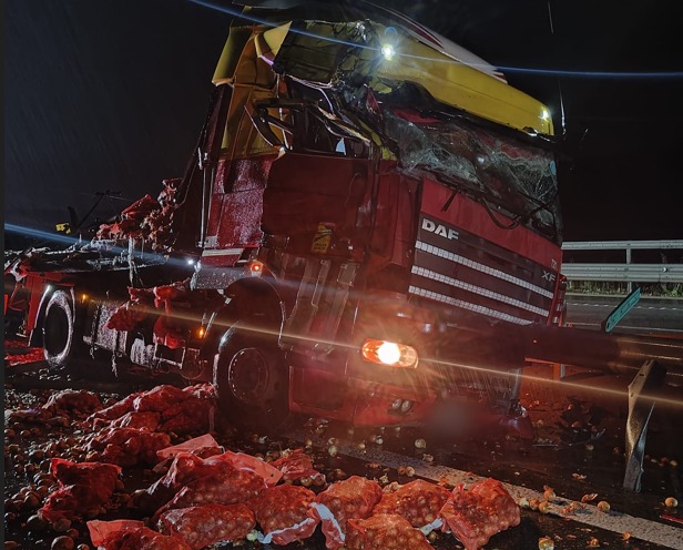 Accident pe A 10 între Turda și Aiud: Două TIR_uri s-au izbit frontal. Trafic afectat