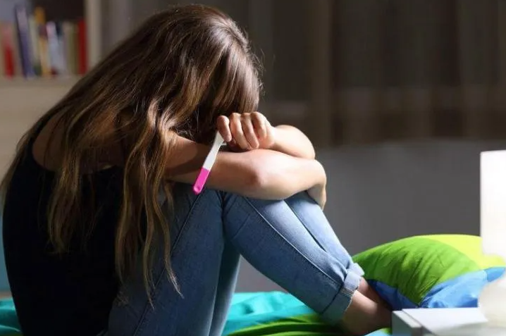 Alarmă la Cluj! S-au înregistrat 135 de nașteri din mame minore și zeci de victime ale violenței domestice. Autoritățile anunță măsuri urgente