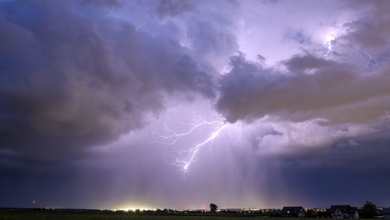 Alertă meteo: vremea se strică brusc în Cluj: Averse torențiale, grindină și vânt cât să doboare copaci până la ora 23:00