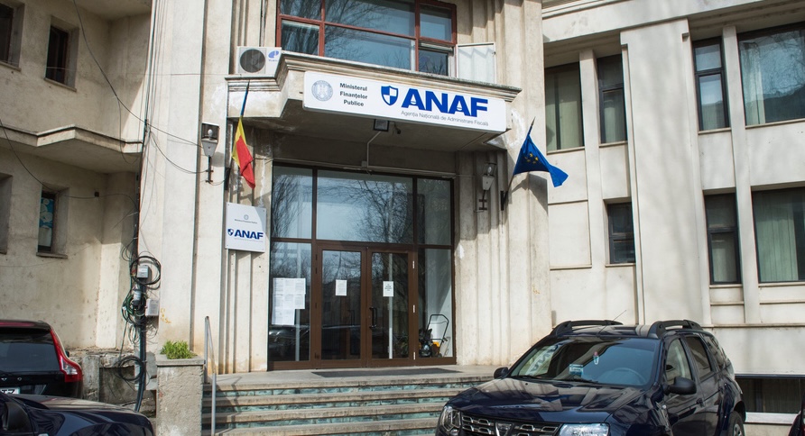 ANAF a spart o fermă secretă de cripto: 407 echipamente confiscate, consum de 7 milioane de lei și zero taxe plătite timp de 8 luni!
