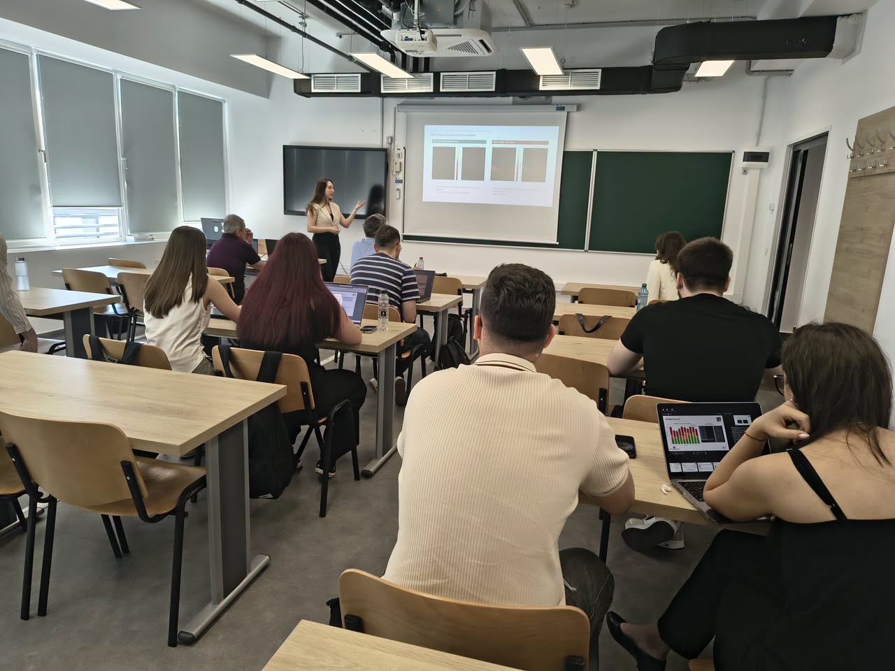 Aproape o sută de proiecte într-o singură zi la Cluj-Napoca! Studenții UTCN și UBB și-au arătat ideile la o conferință de excepție