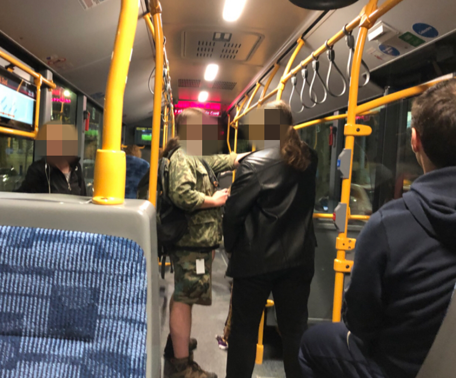 Atenție, părinți! O fată de doar 13 ani, abordată în autobuz de un clujean pentru relații intime contra-cost: „Nu le racolează întâmplător. Merge țintit”