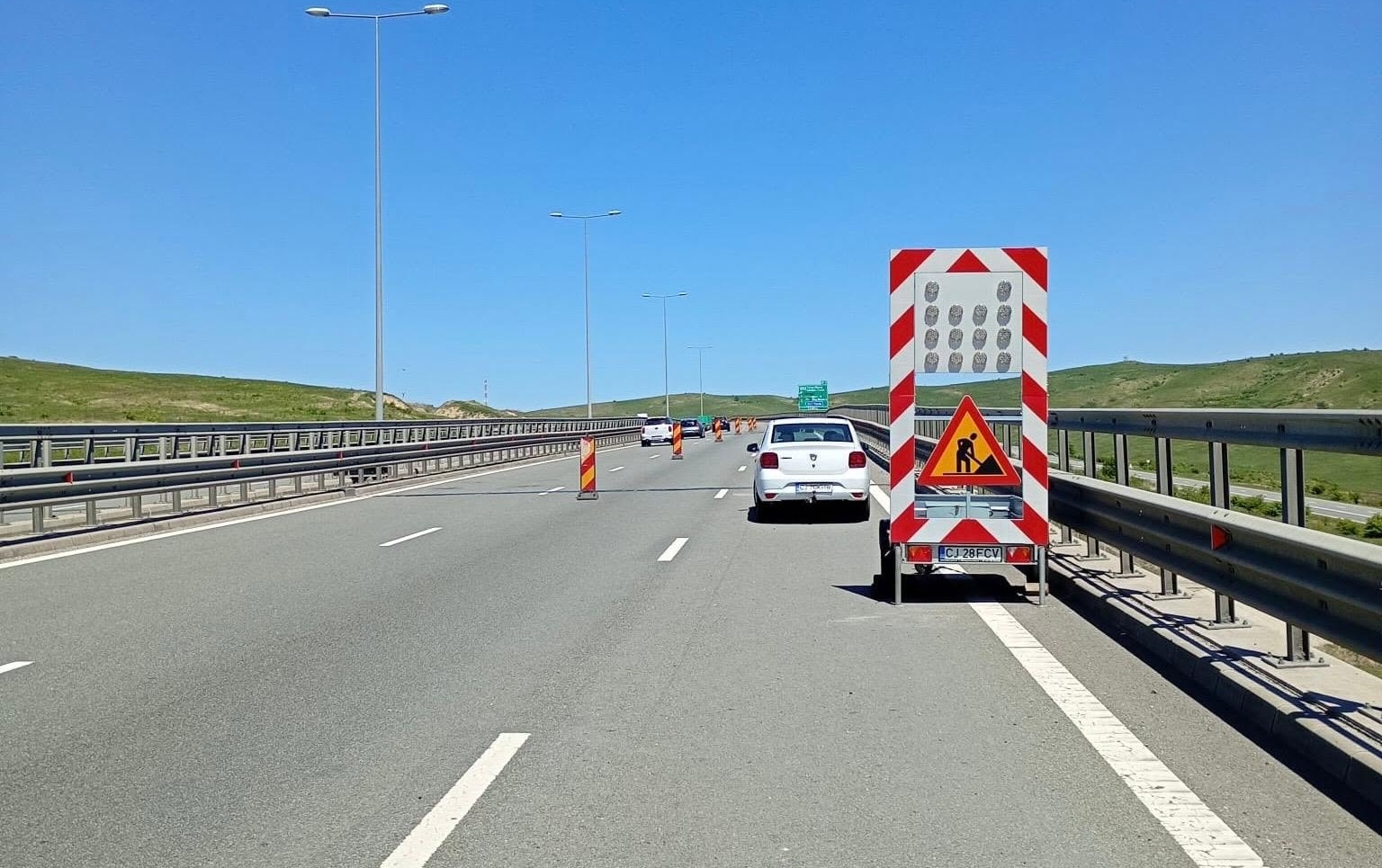 Atenție, șoferi clujeni! Lucrări pe A3 azi până la ora 15:00: Banda I e blocată complet, viteza e restricționată și vă descurcați pe ce a rămas