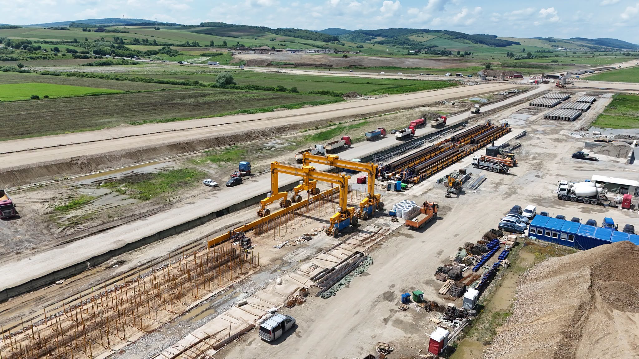 Autostrada care va lega Transilvania de Moldova avansează rapid. Primul lot al A8 a ajuns la 50% execuție, iar primele porțiuni ar putea fi deschise în 202