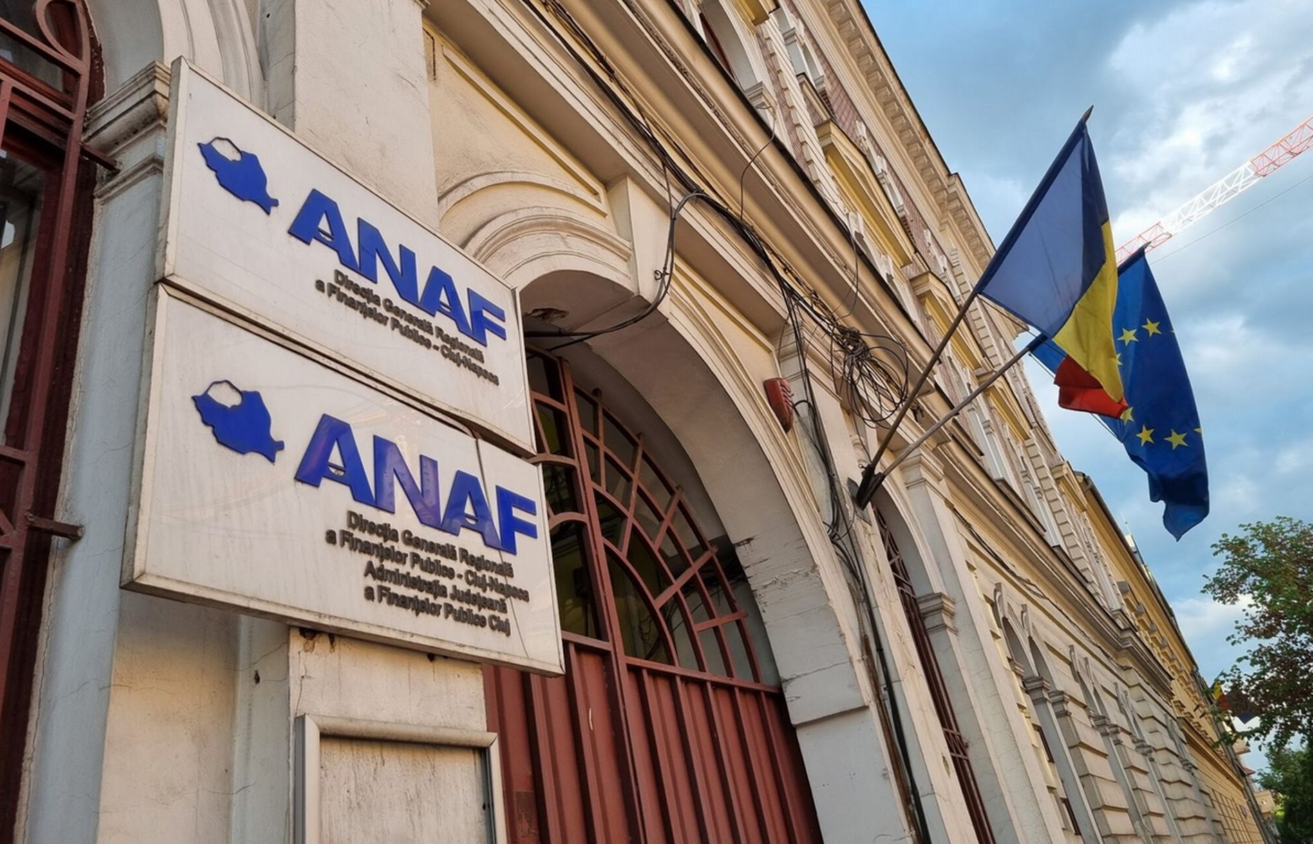 Blocaj total la ANAF! Activitatea va fi oprită în intervalul 8:00 - 16:00. Oamenii se plâng că rămân fără 2.000 de lei la salarii, peste noapte: „Revoltă!”