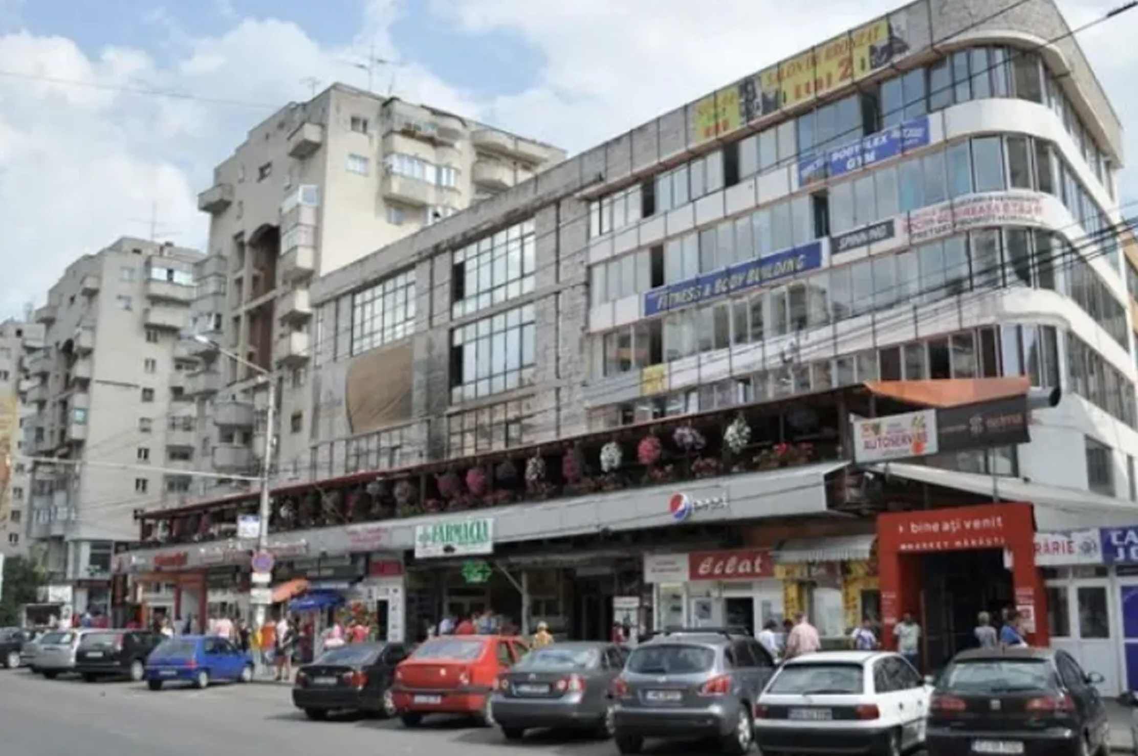 Cerșetorii din Piața Mărăști au luat-o razna: aruncă cu pietre în oameni dacă nu primesc bani! Clujenii cer intervenție de urgență
