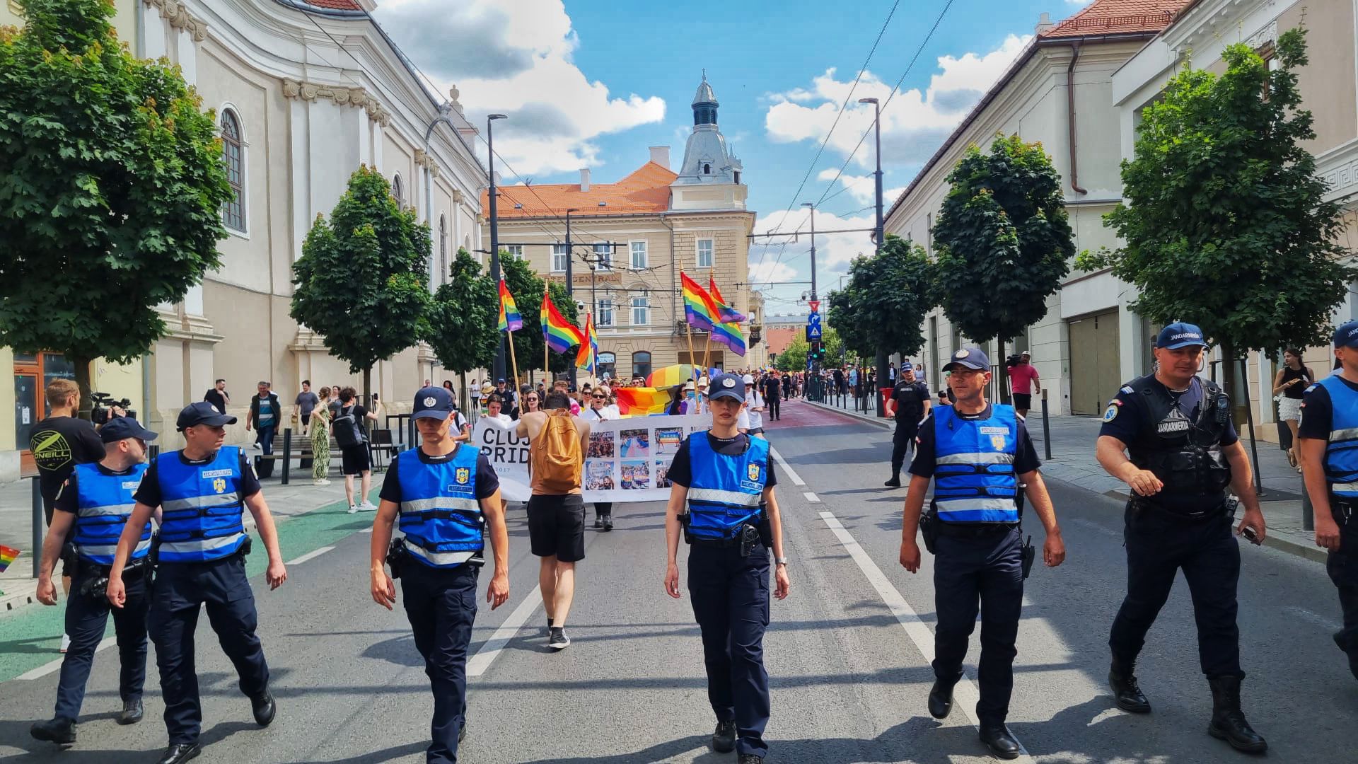 Cluj Pride aduce restricții în centrul orașului! Jandarmii mobili vor fi în teren și transmit un avertisment pentru participanți și contestatari