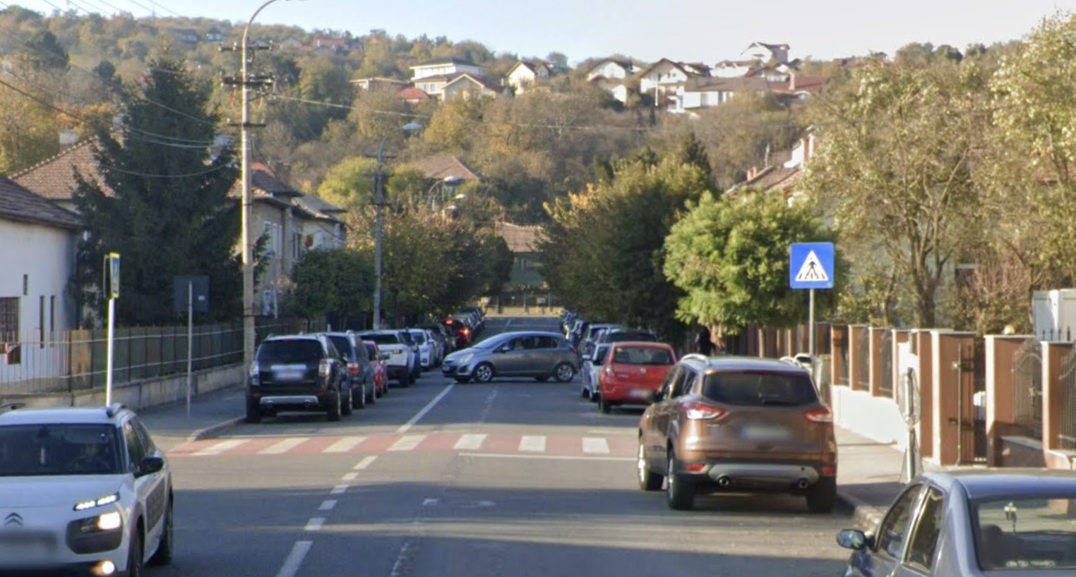 Clujenii de pe strada Oașului nu mai pot dormi: Gurile de canal produc zgomot infernal la fiecare mașină și problema e veche de luni de zile